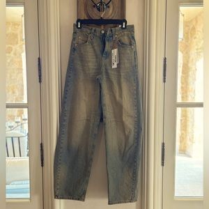 Logan Cinch Back Boyfriend jeans